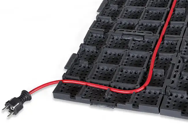 Bodenplatte aus Kunststoff mit Kabelkanal in der Unterseite