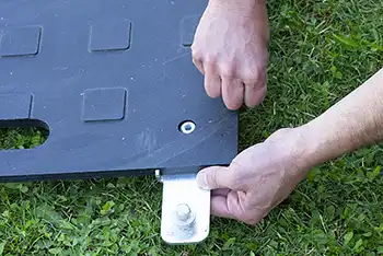 Verbindung Lastverteilungsplatten zu mobilen Baustra&szlig;en &uuml;ber Verbindungsbr&uuml;cke