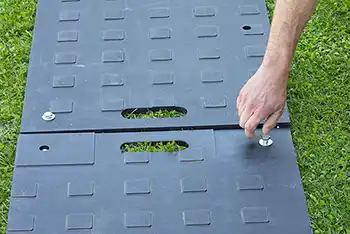 Verbindung Lastverteilungsplatten zu Fahrspuren &uuml;ber Verbindungsbr&uuml;cke verschrauben