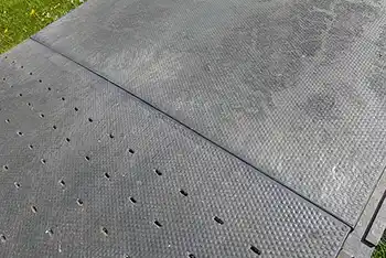 Schwerlastmatten aus Weich-Kunststoff fest verbunden &uuml;ber Falznut, kombinierbar mit Variante TERRApublic Drain mit Entw&auml;sserungsl&ouml;chern