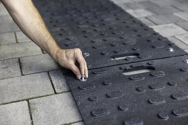 Fahrplatte TERRAtrack kann verschraubt werden