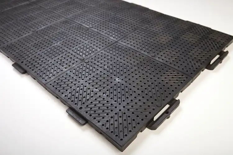 Der Durchbruch kam mit der Entwicklung der Bodenschutzplatte TERRAGUIDE® Classic Bodenschutzplatte TERRAGUIDE® Classic