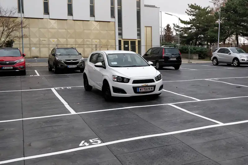 Schwerlastbodenmatte TERRApublic als Parkplatz