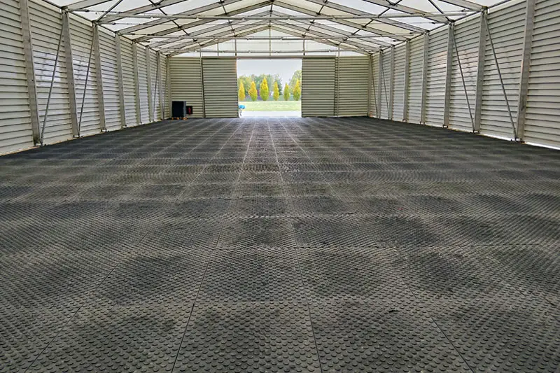 Schwerlastbodenmatte TERRAcargo als Zeltboden für schwere Lasten